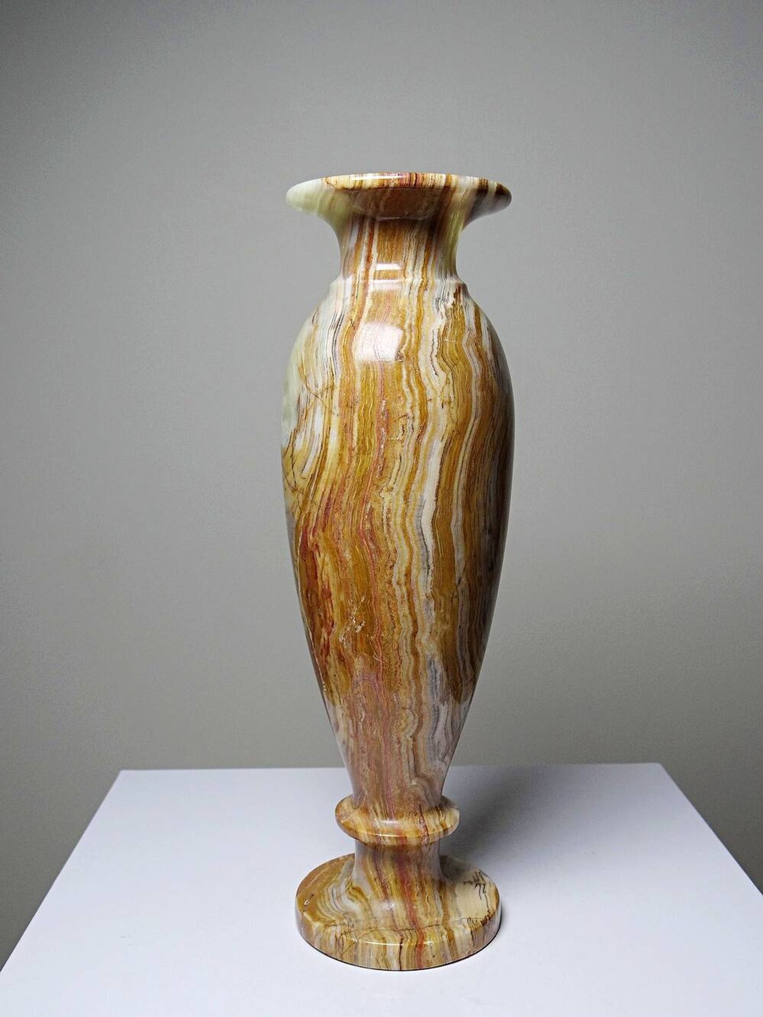 A pair of vintage baluster vases in green striped onyx from Italy, mid-century.