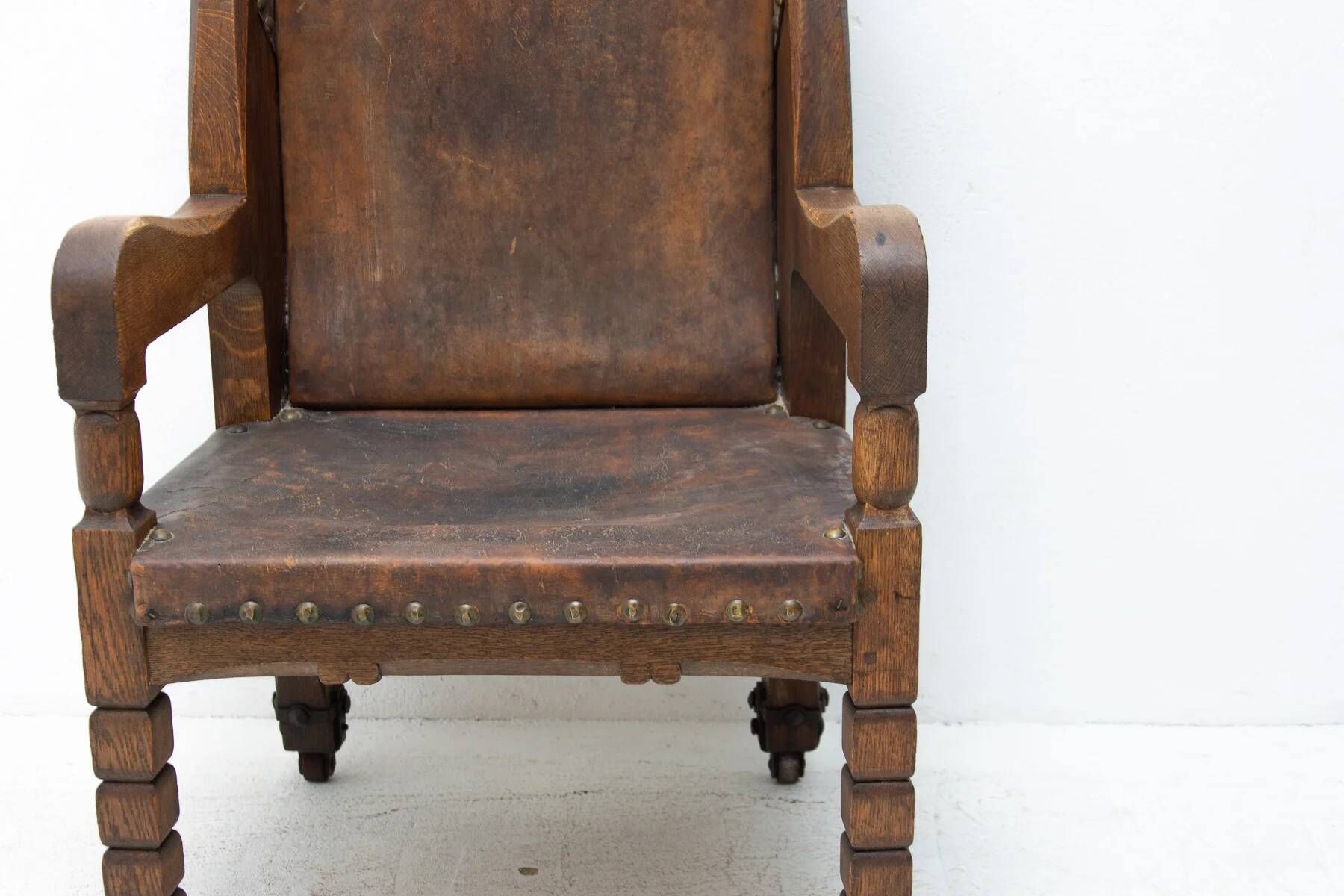 Late 19th century massive throne chair