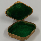 Boite a bijou bronze dore decor Louis XVI miniature porcelaine femme