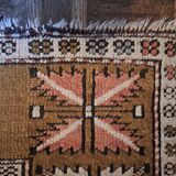 Handmade rectangular oriental rug dating from the 1960s in 100% wool