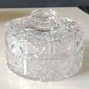 Round crystal bonbonnière, cut Bohemian style. Star patterns. Diameter 15 cm.