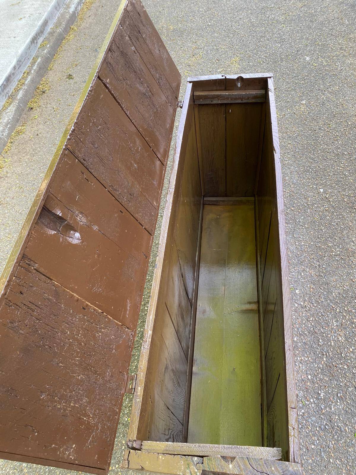 Vintage wooden farmhouse trunk 117x31x68cm