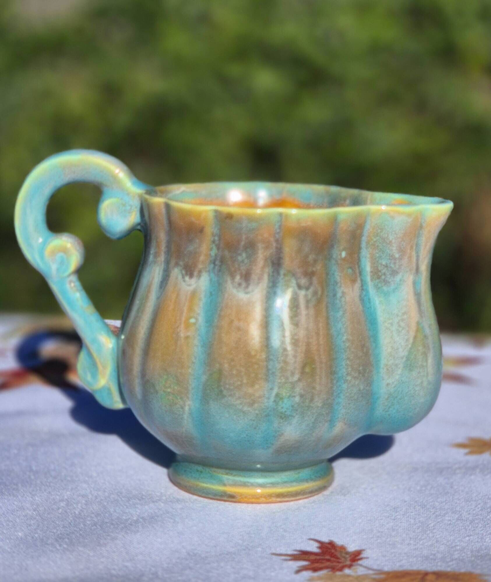 Charming turquoise and amber fluted ceramic – Atelier Le Brusc (Var)