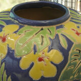 Parrot-inspired vase