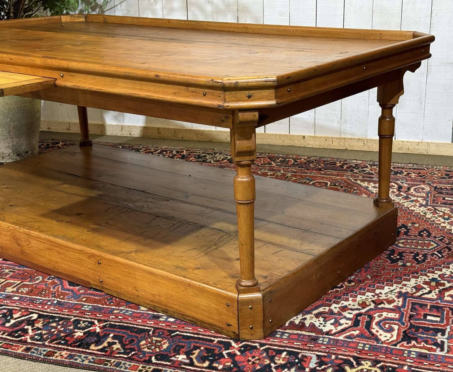 19th-century work table in English pine.