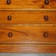 Paire de commodes vintage en acajou flammé