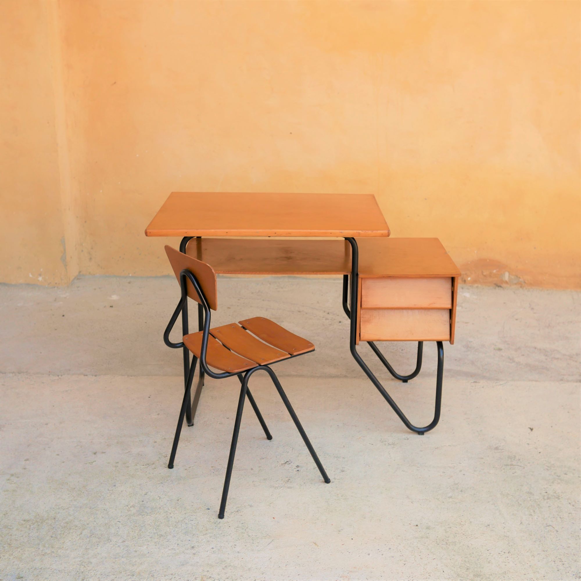 Bureau et chaise enfant vintage
