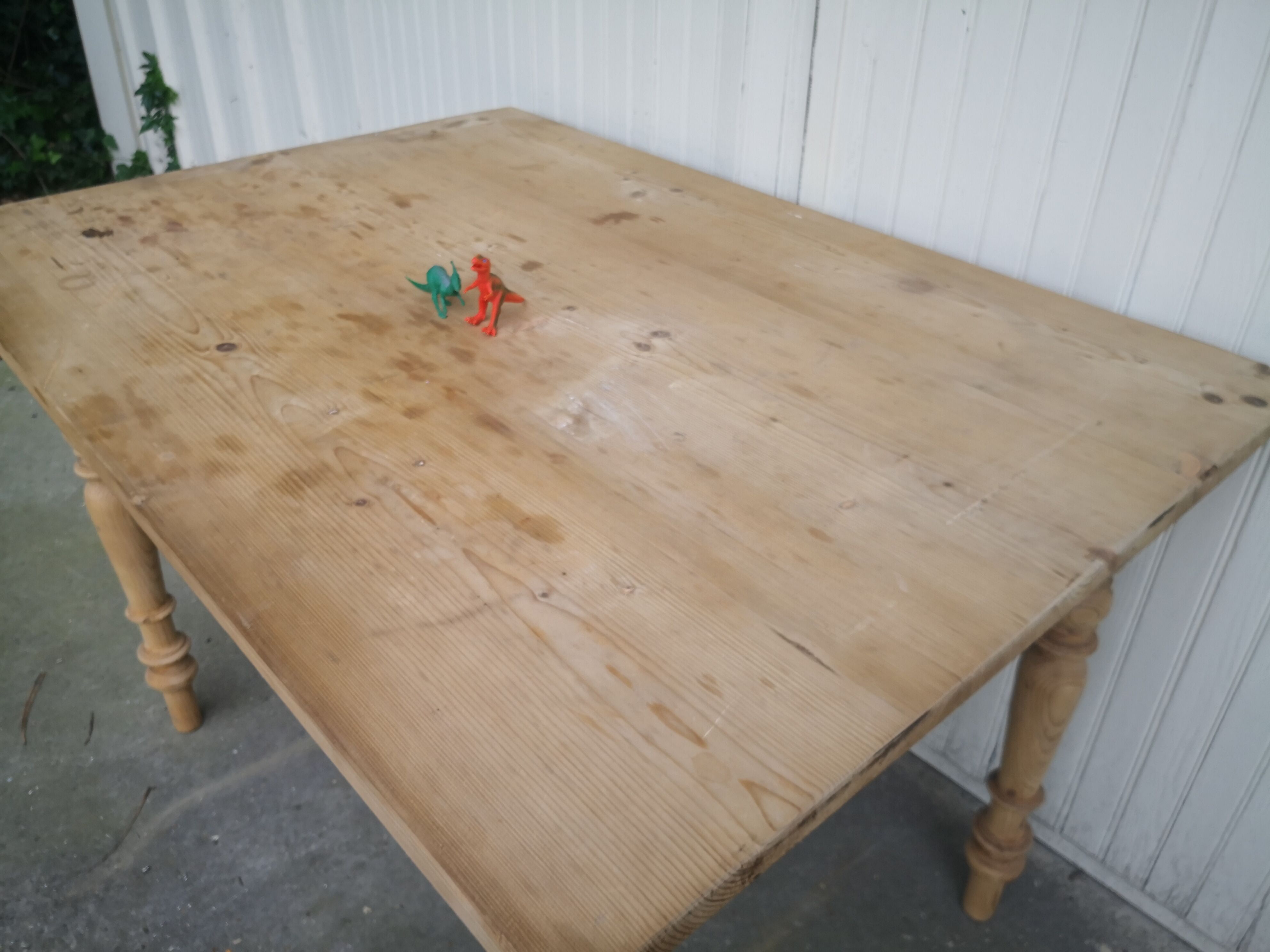 wooden dining table, vintage, turned legs, firm table style