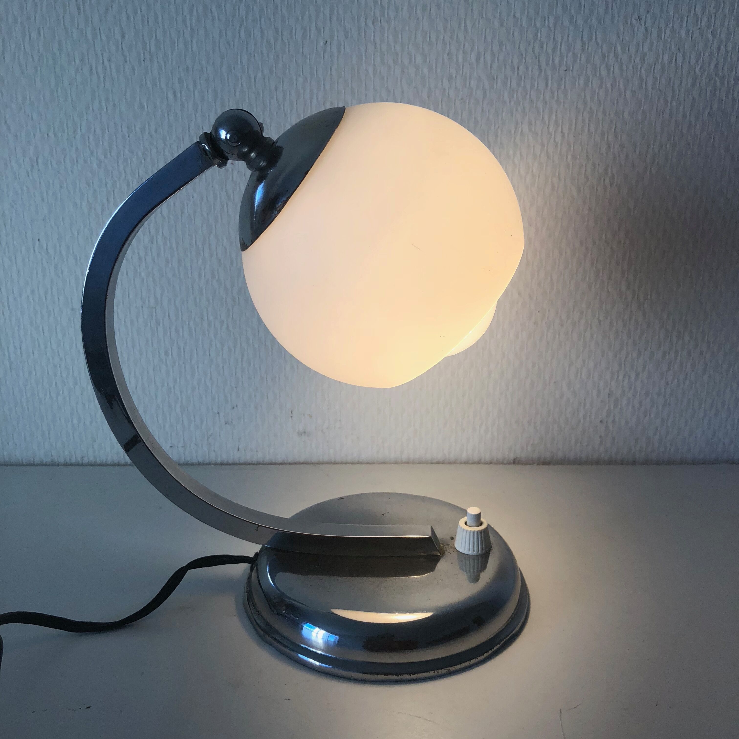 1930 opaline globe table lamp