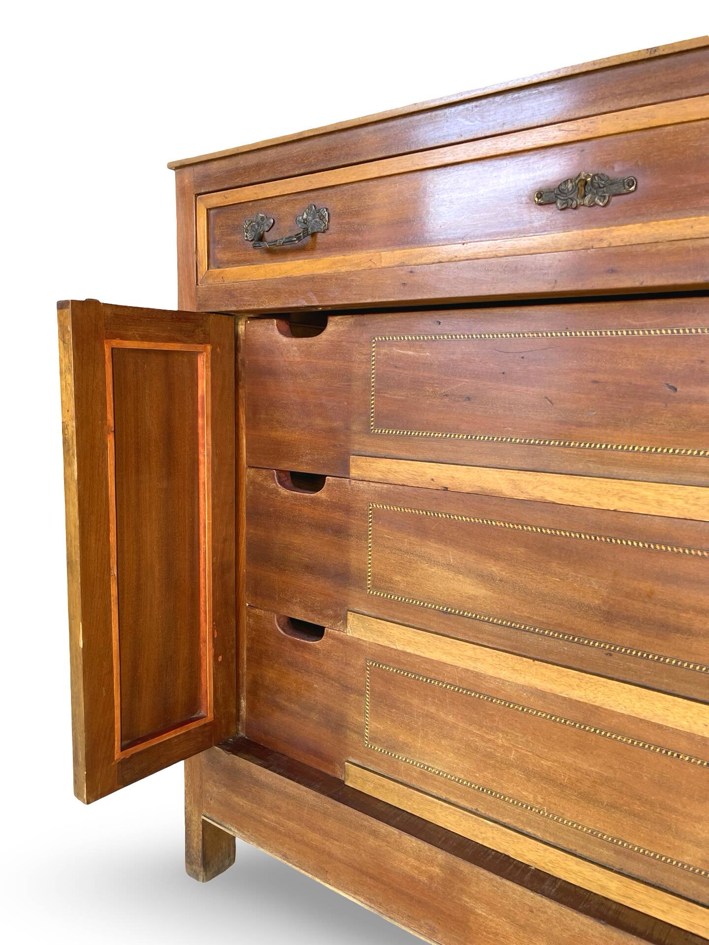 Commode de style Art Déco en bois de cerisier et noyer.