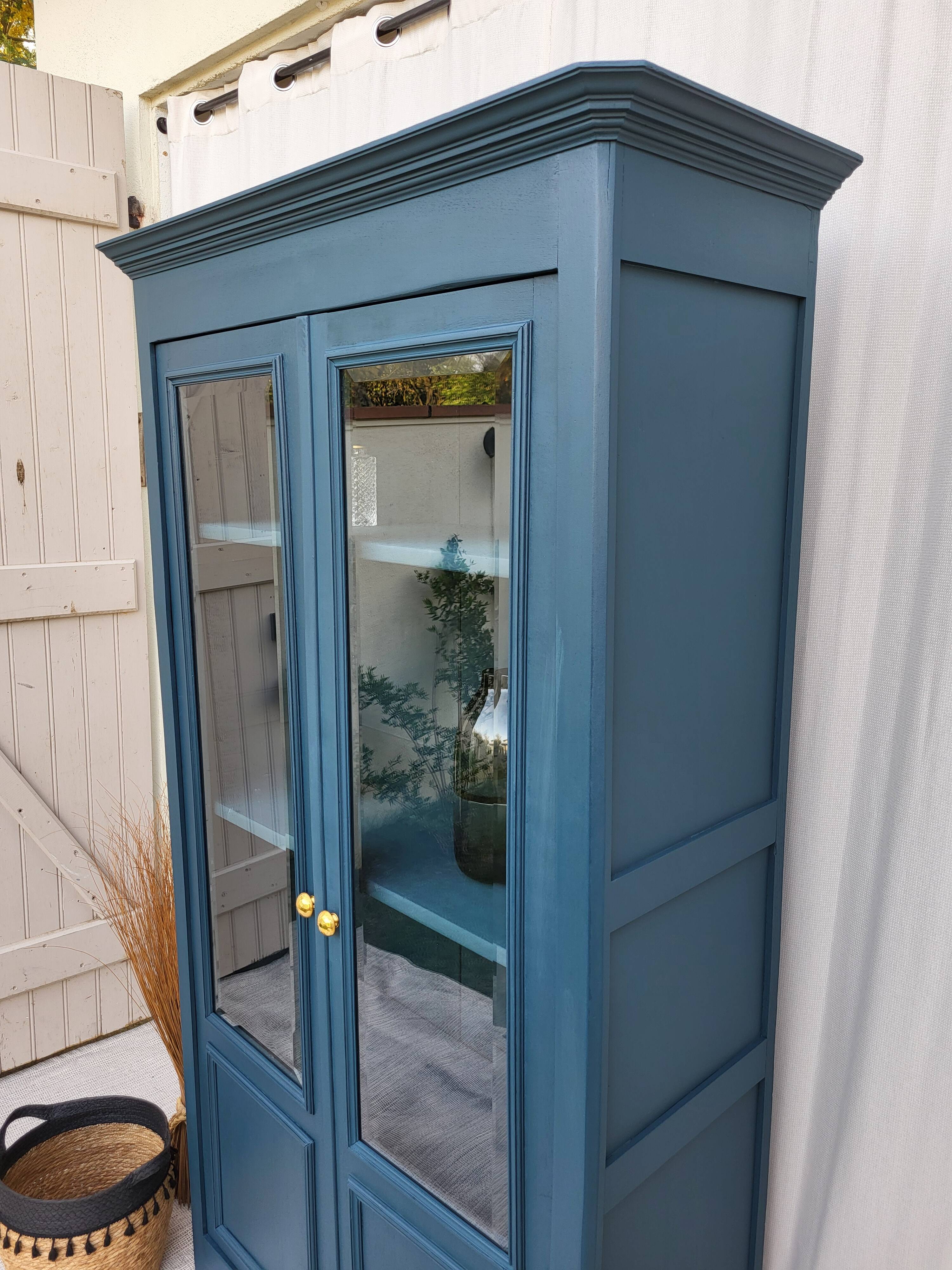 Bookcase with 2 glass doors