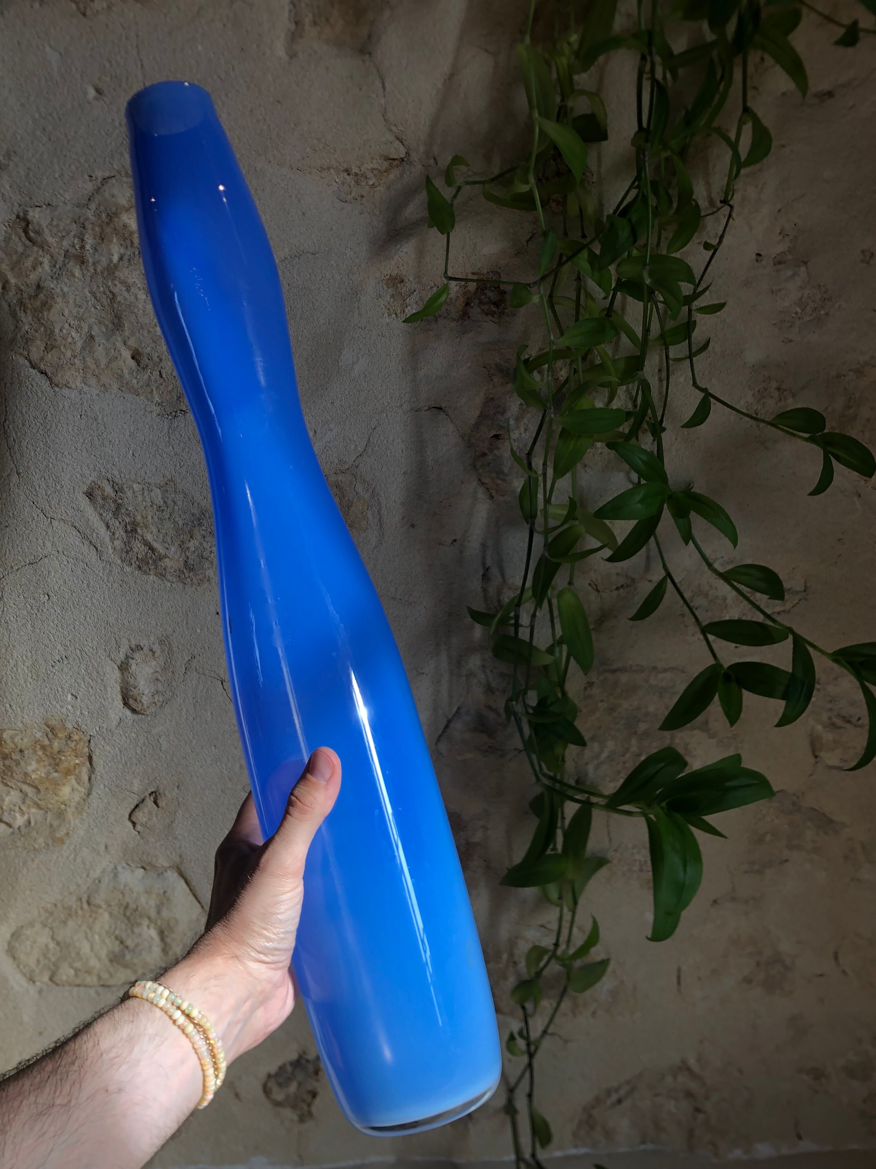 Vase en verre bleu
