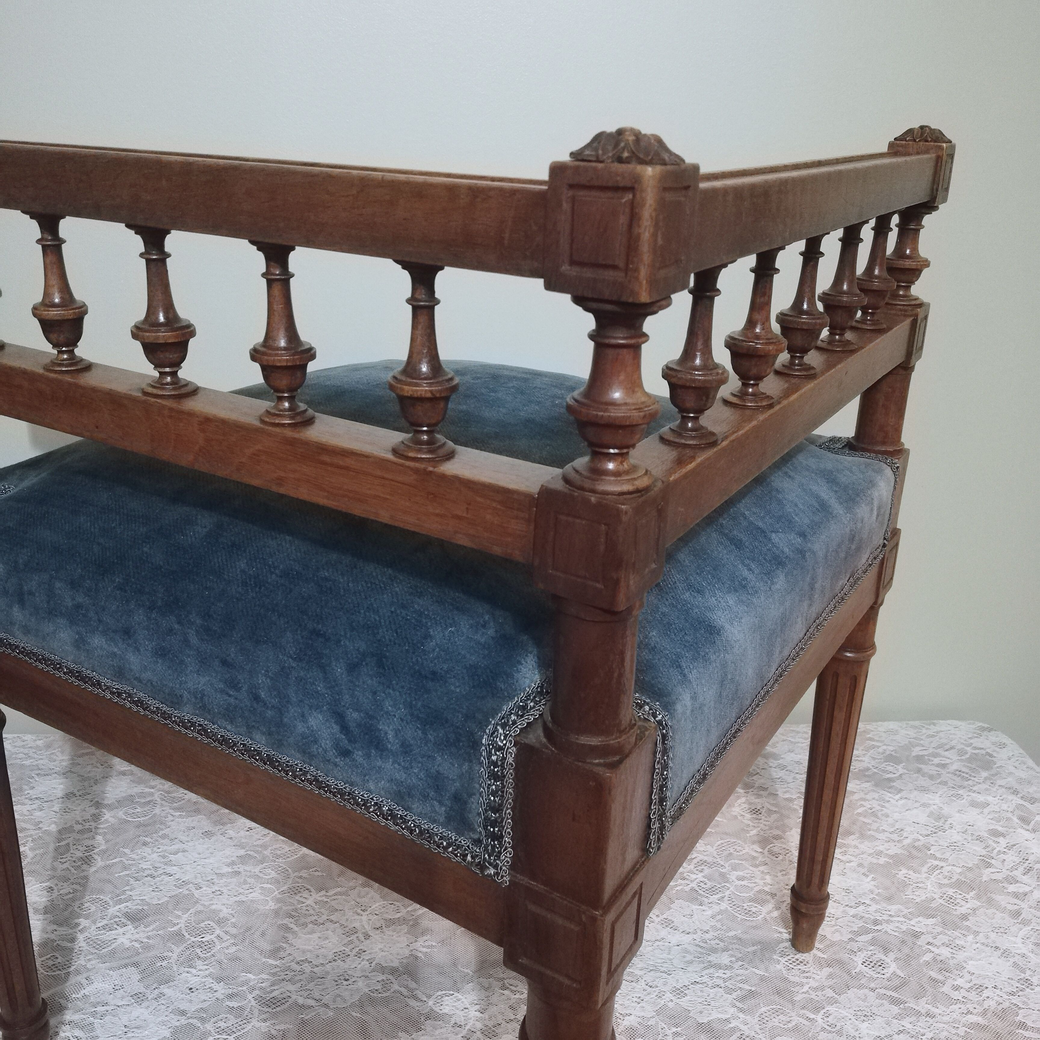 Fauteuil d'angle de style Louis XV assise velours