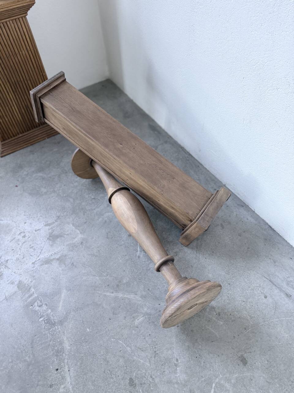 Paire de sellettes colonnes en bois 1950
