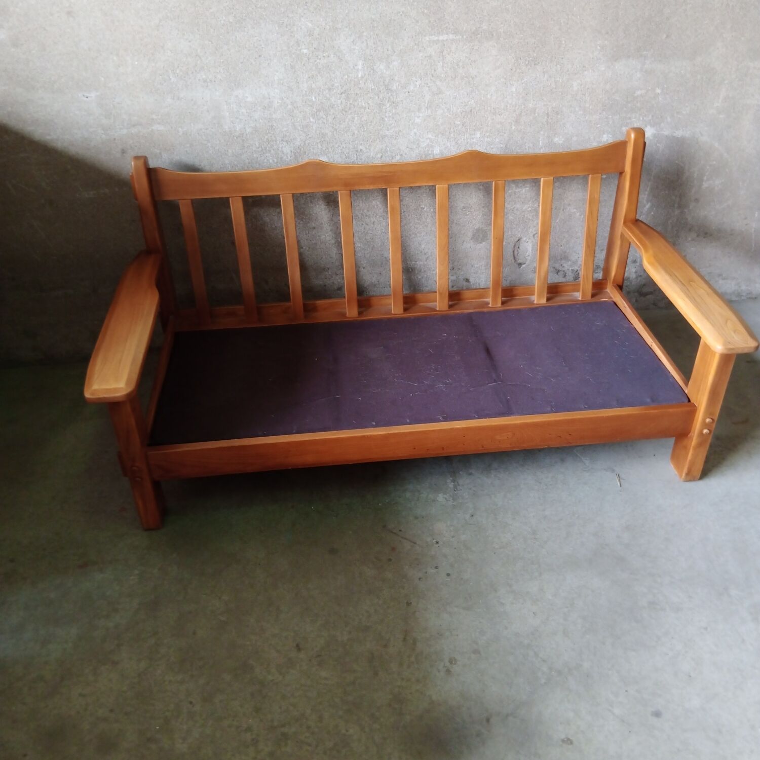 Three-seater canapé from the 1950s in elm.