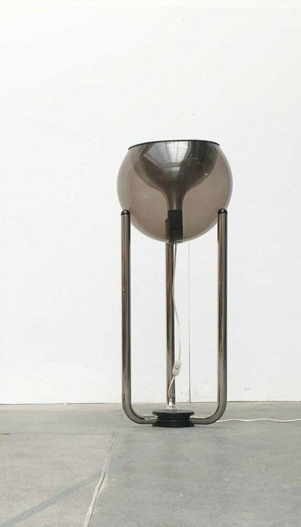 Lampe sur pied globe de l'ère spatiale suisse de milieu du siècle Type 56 de Temde, années 1960