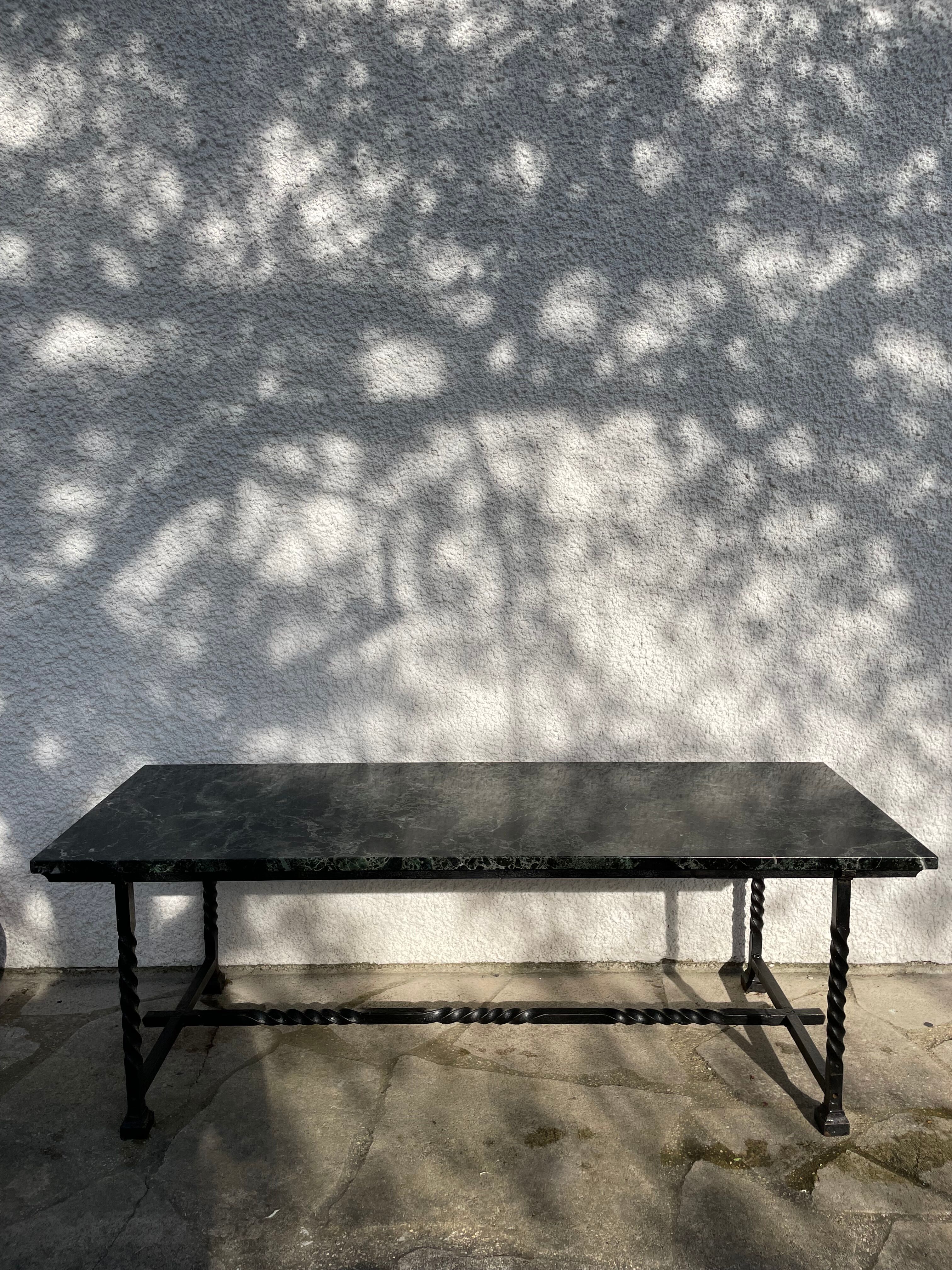 Table basse en fer forgé et marbre vert des Alpes