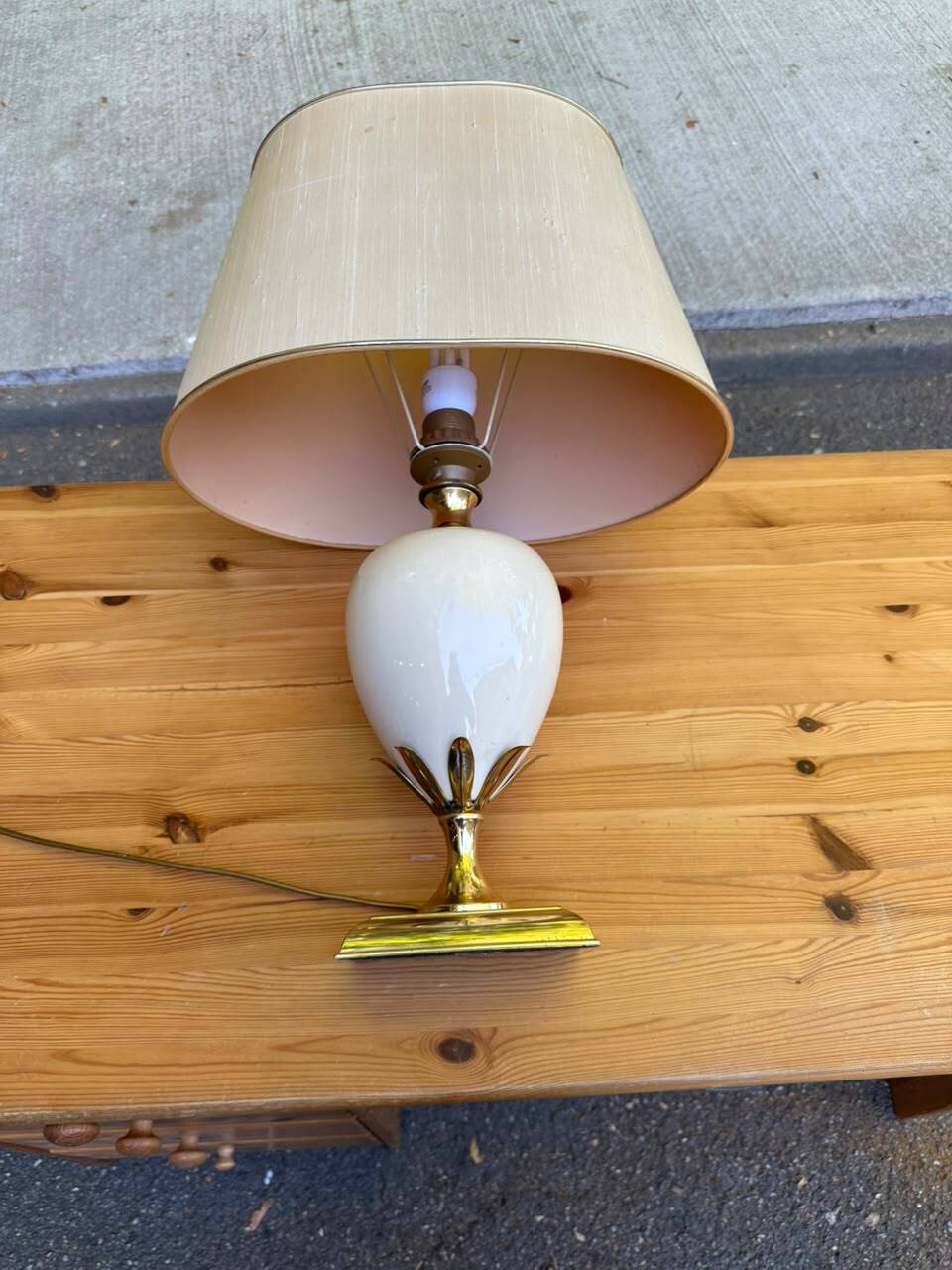Large vintage 70s table lamp Maison Le Dauphin in brass & ceramic cr