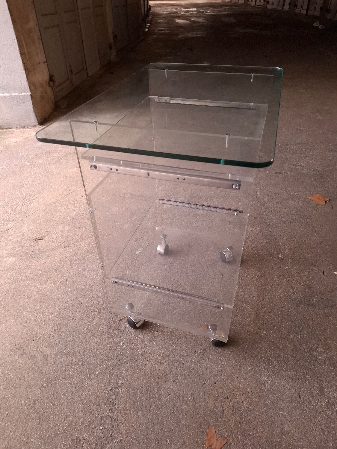 Dessert, side table David Lange for Roche Bobois