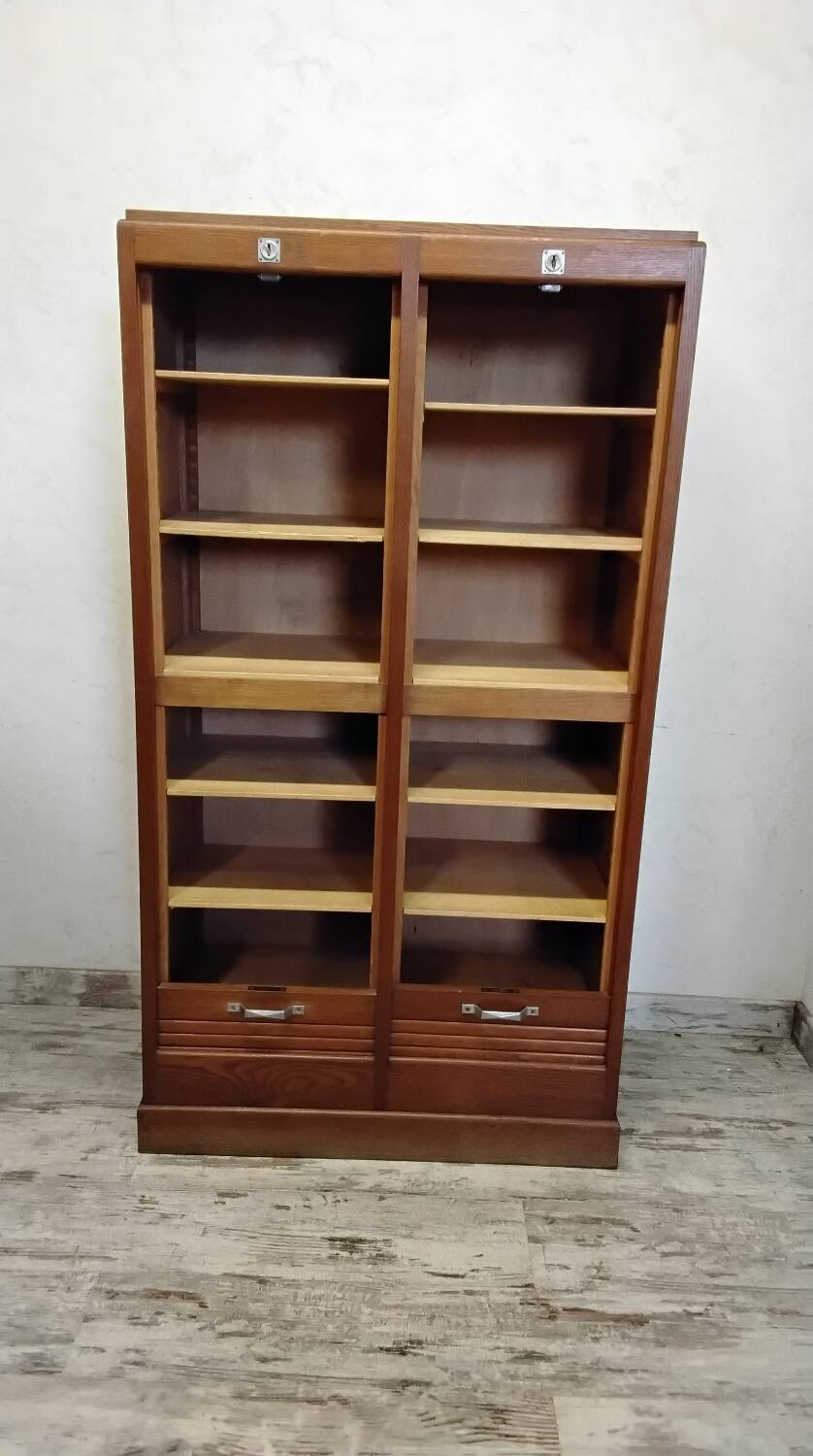 Double curtain cabinet