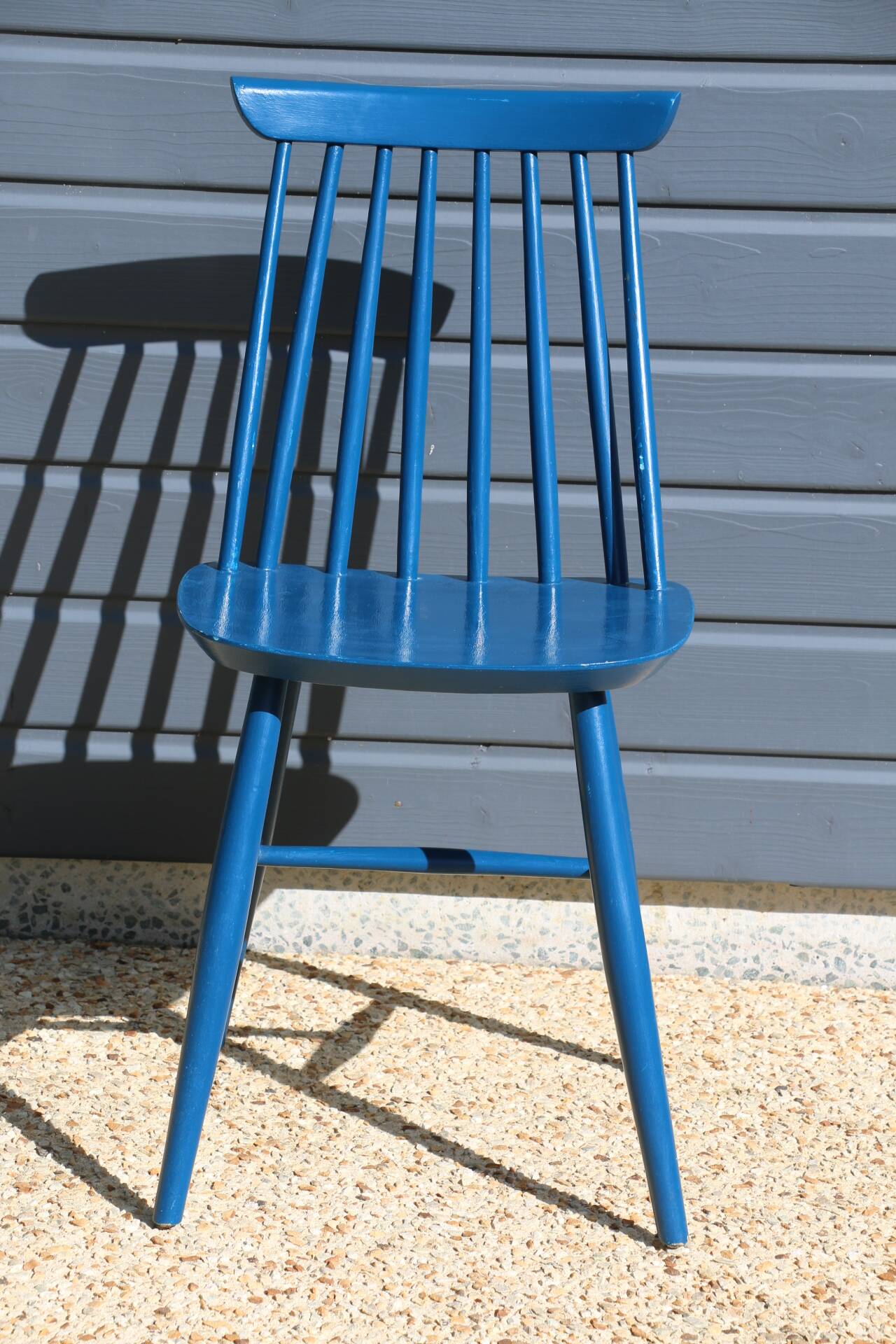 2 blue Tapiovaara style chairs