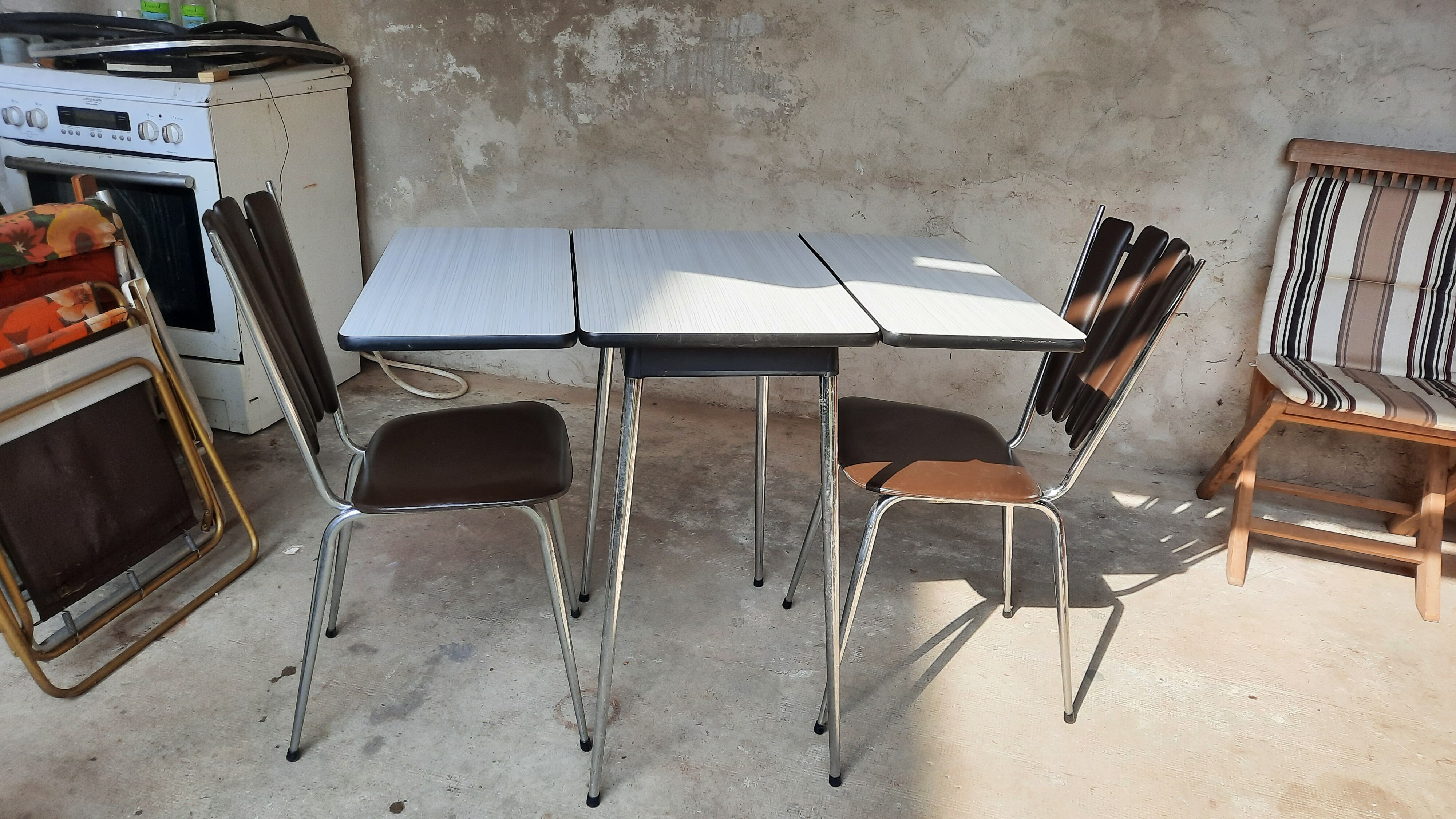 Table formica • 3 chaises & rallonges