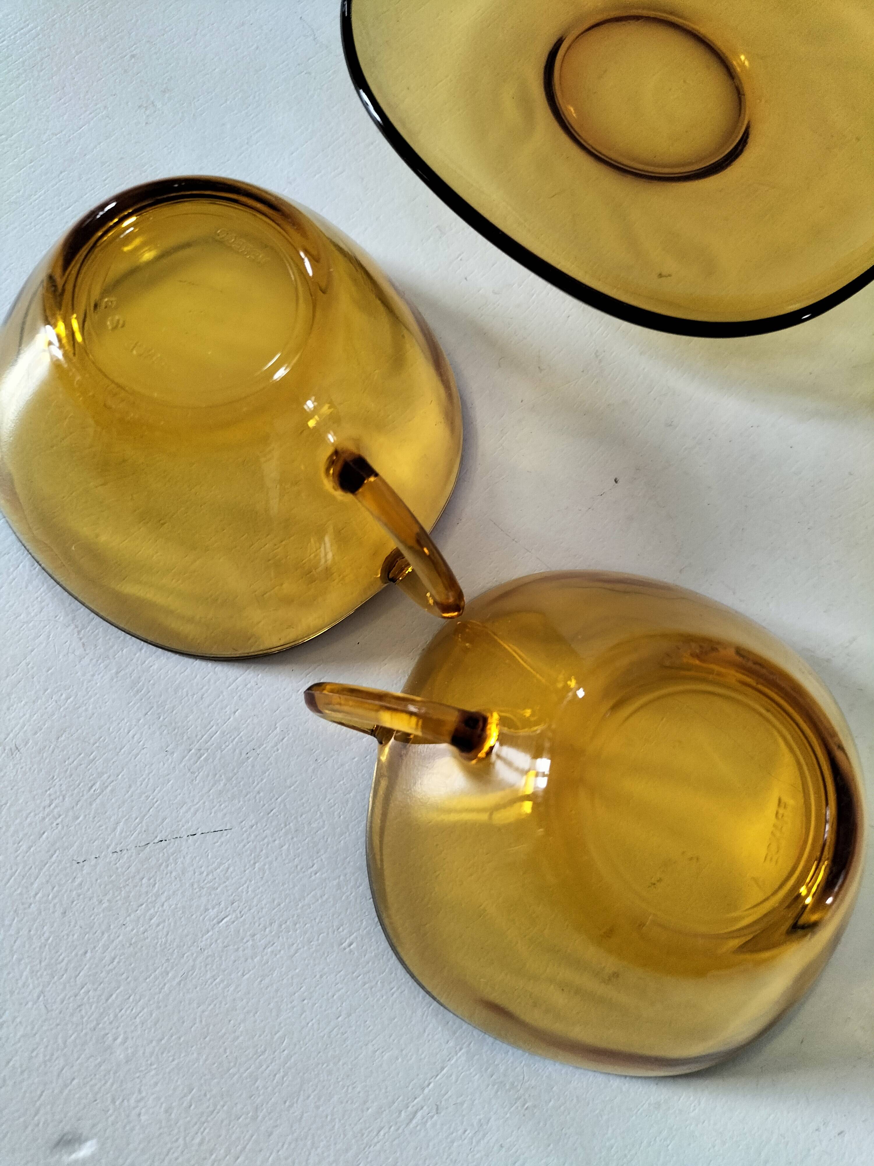 4 cups and saucers VERECO amber