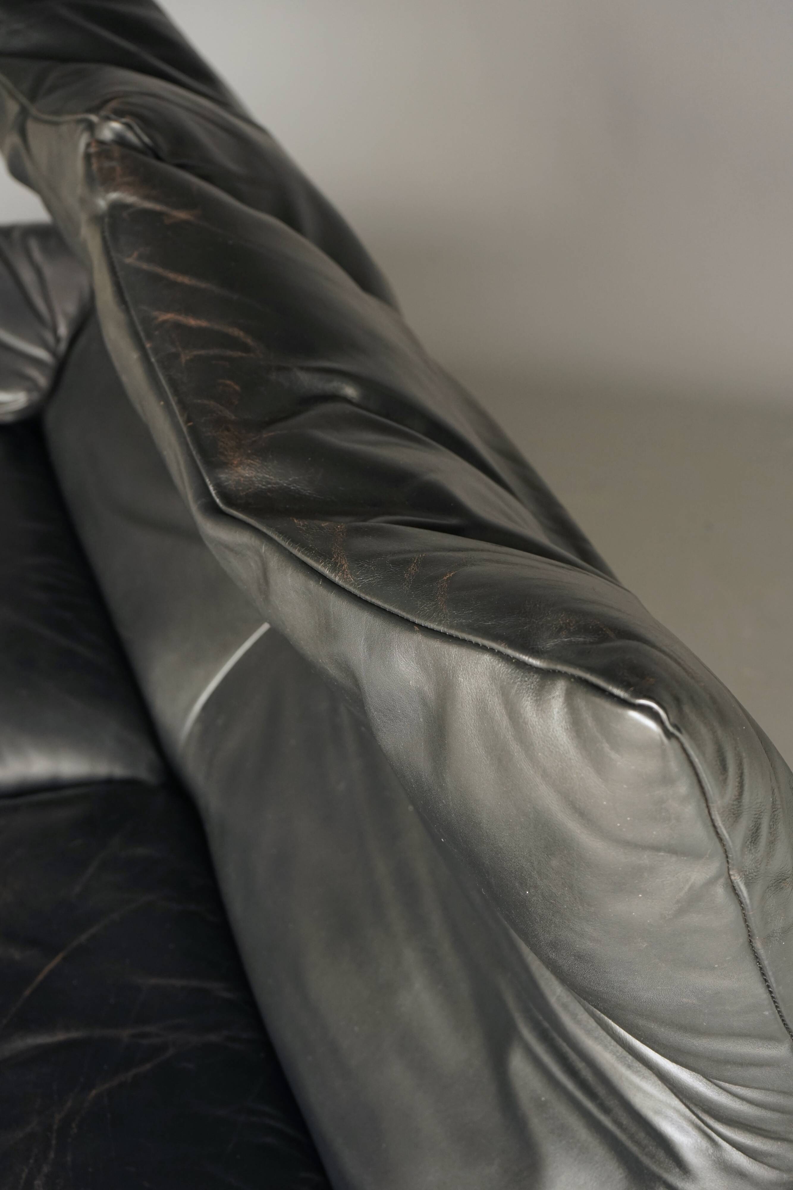 Two seater Maralunga Sofa in Black Leather for Cassina. 1970s