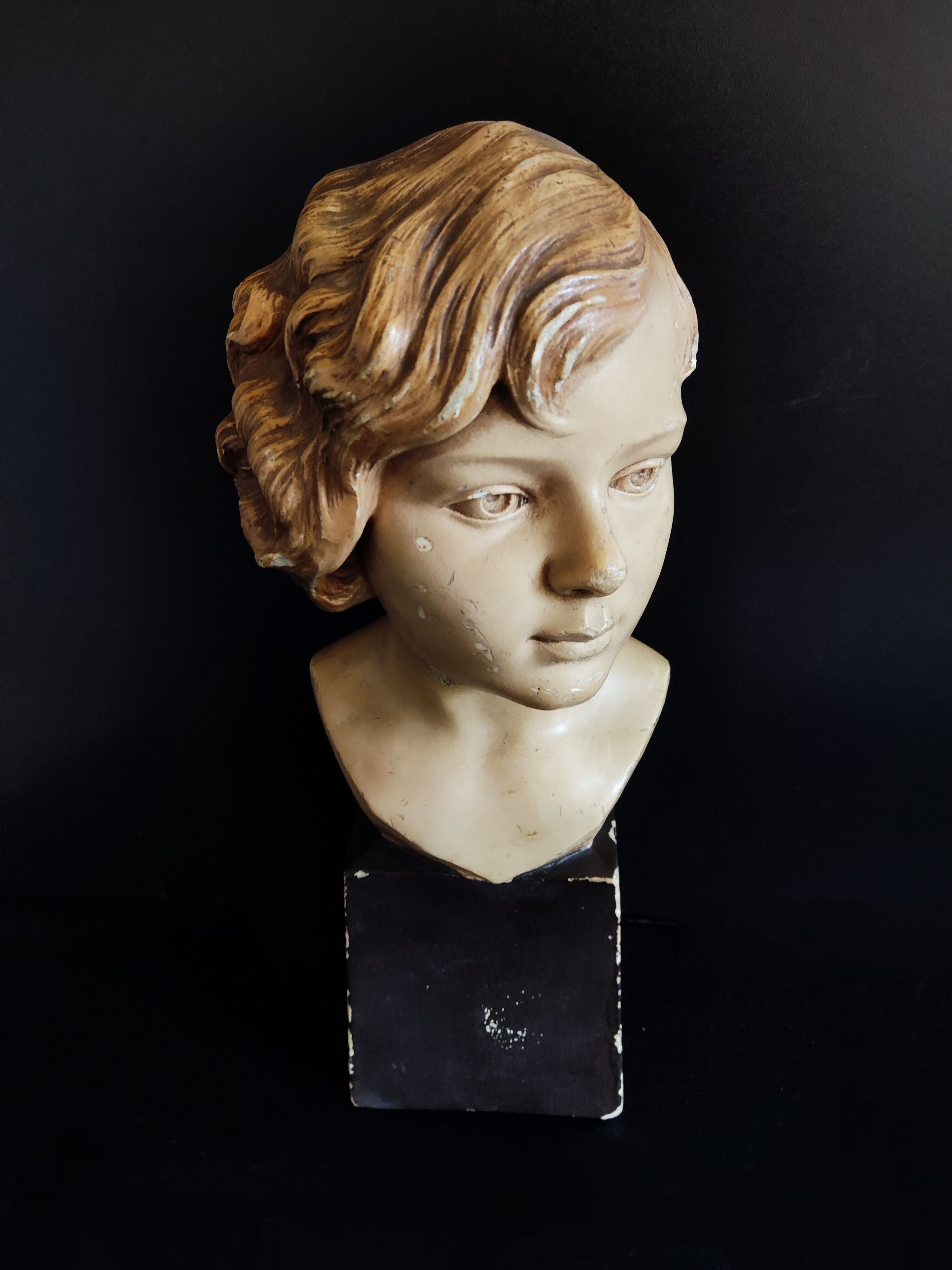 Bust young girl art deco