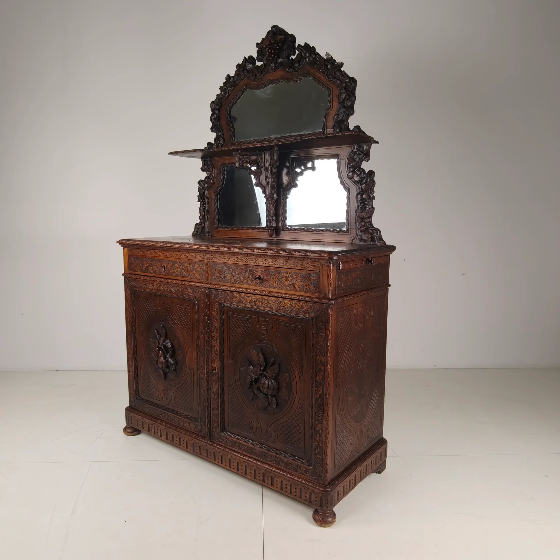 Horrix buffet cabinet with mirror – Black Forest style, by Horrix