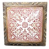 Dessous de plat contour bois faïence décoré motif rouge/bordeaux