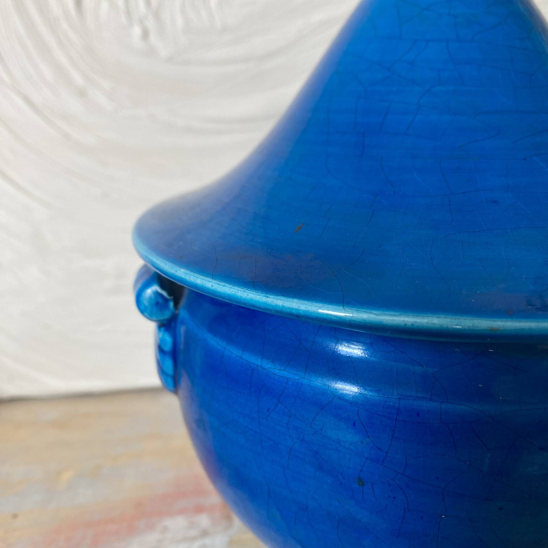Bonbonnière , soupière en faïence de Malicorne,  céramique bleue craquelé