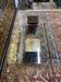 Table basse en verre et colonnes corinthiennes