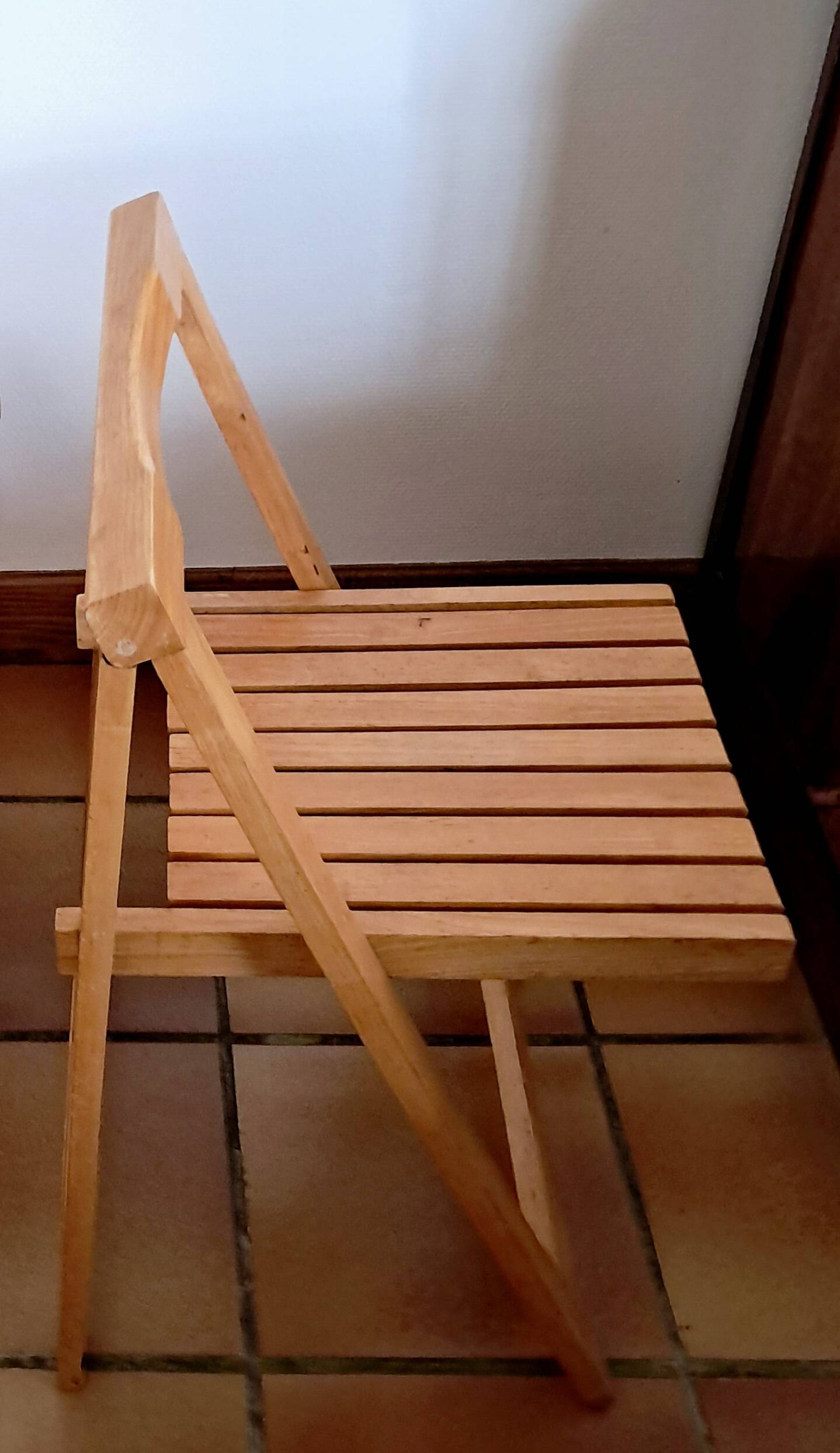 Wooden folding chair in the style of Aldo Jacober