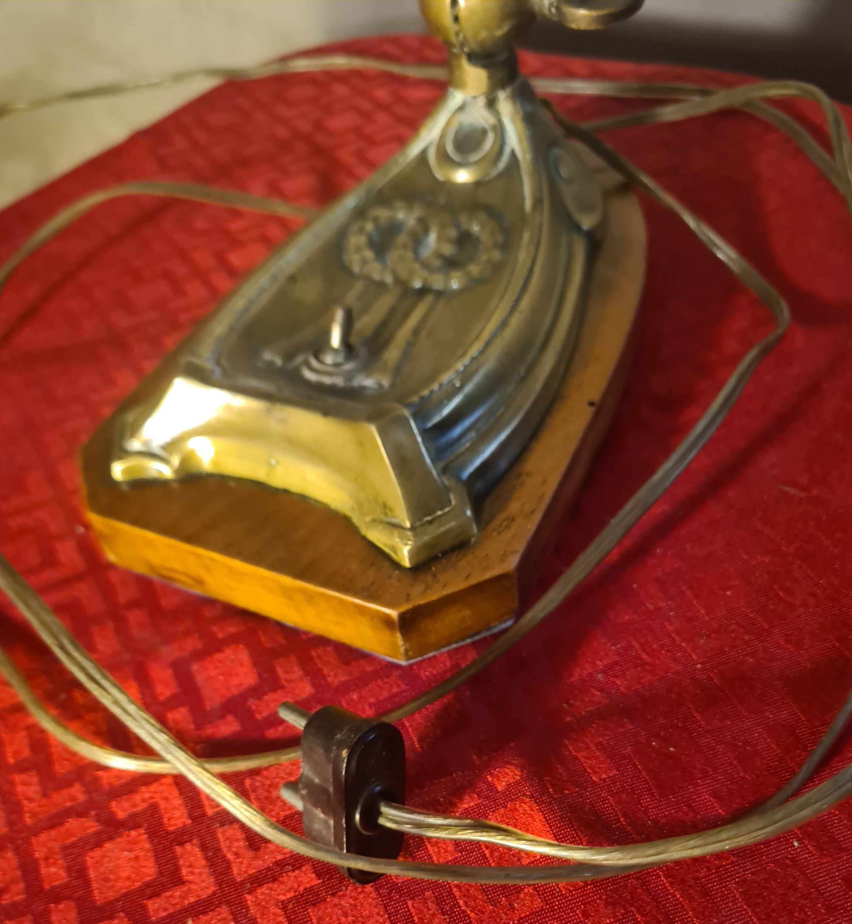 lampe de notaire  art deco, bureau, 1920 a 40 laiton et socle bois vernis h