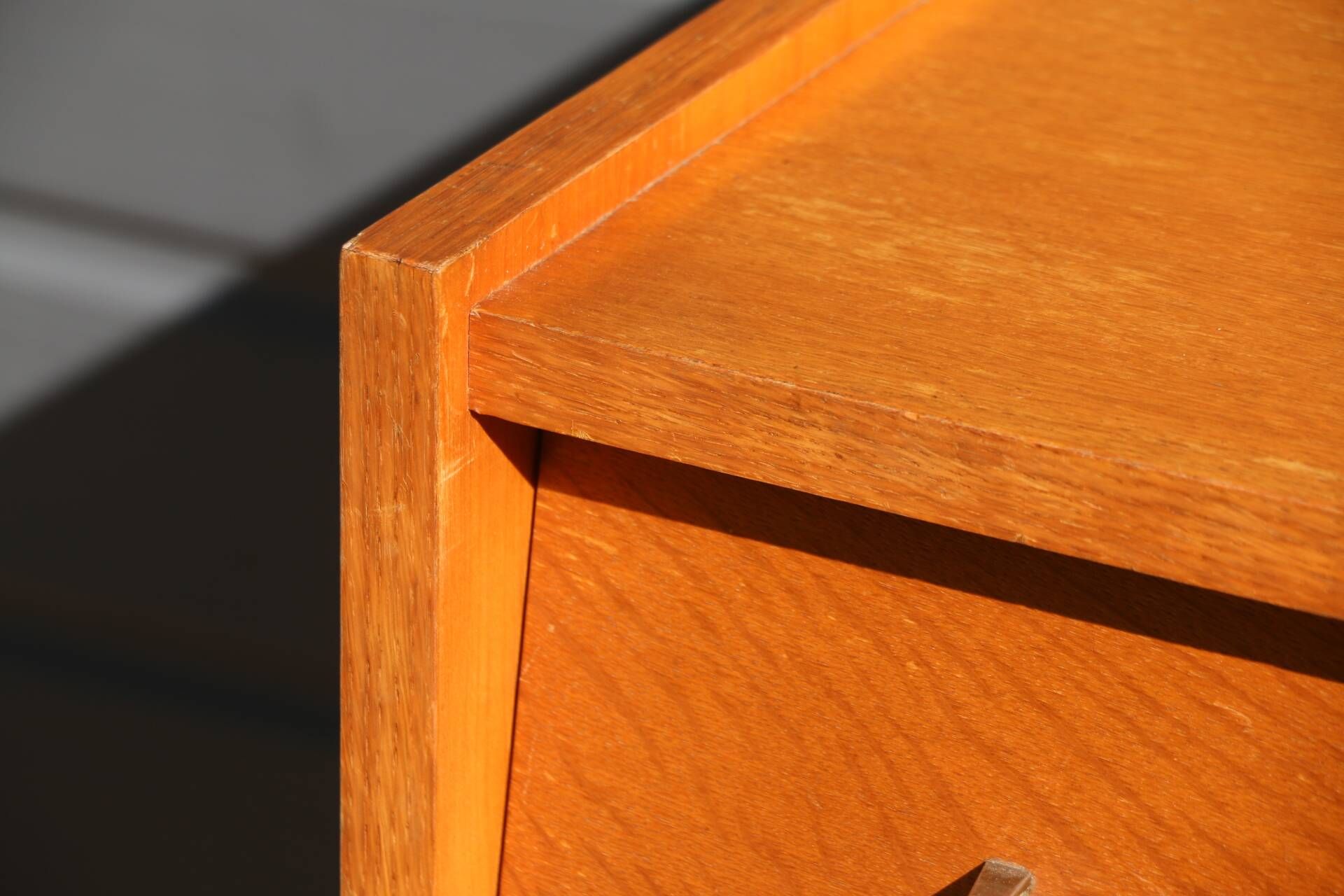 Light oak chest of drawers with 4 drawers from the 1960s.