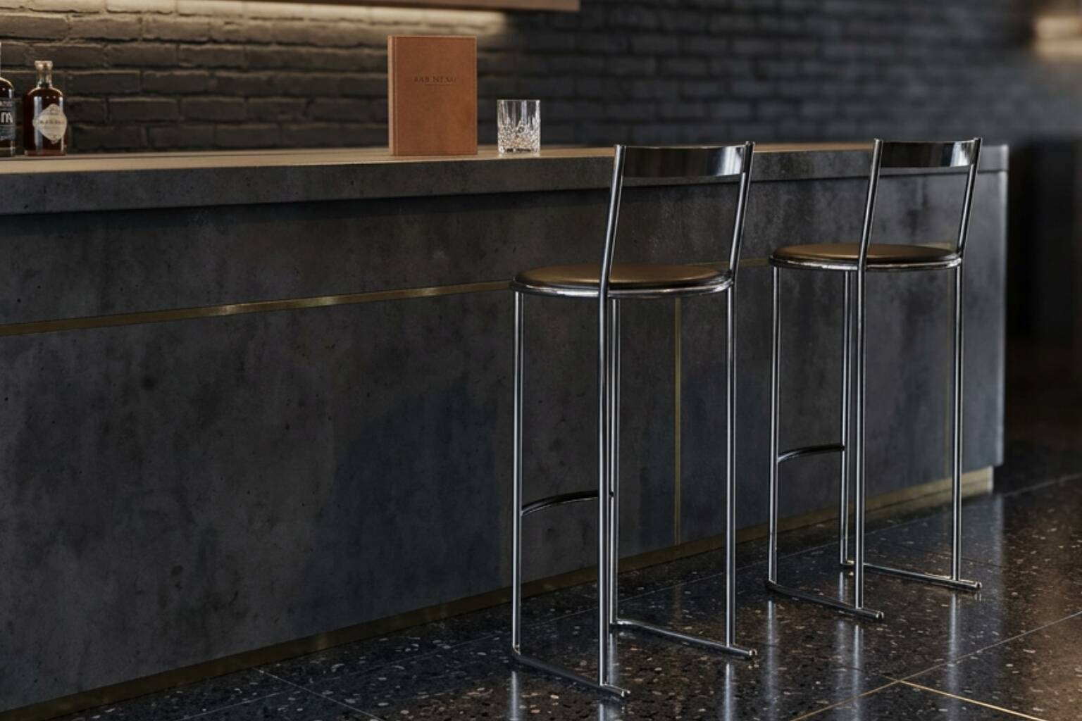 Paire de tabourets vintage des années 70 - Design minimaliste en chrome et cuir