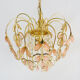 Lustre vintage suspension en métal doré et laiton feuilles en verre rose et pampilles. Année 70 80