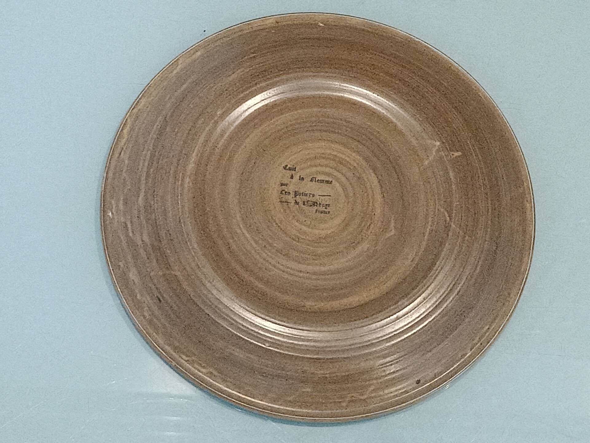 Grand plat vintage en grès moucheté Salins-les-Bains - années 60-70