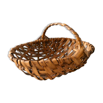 Basket in chestnut wood slats