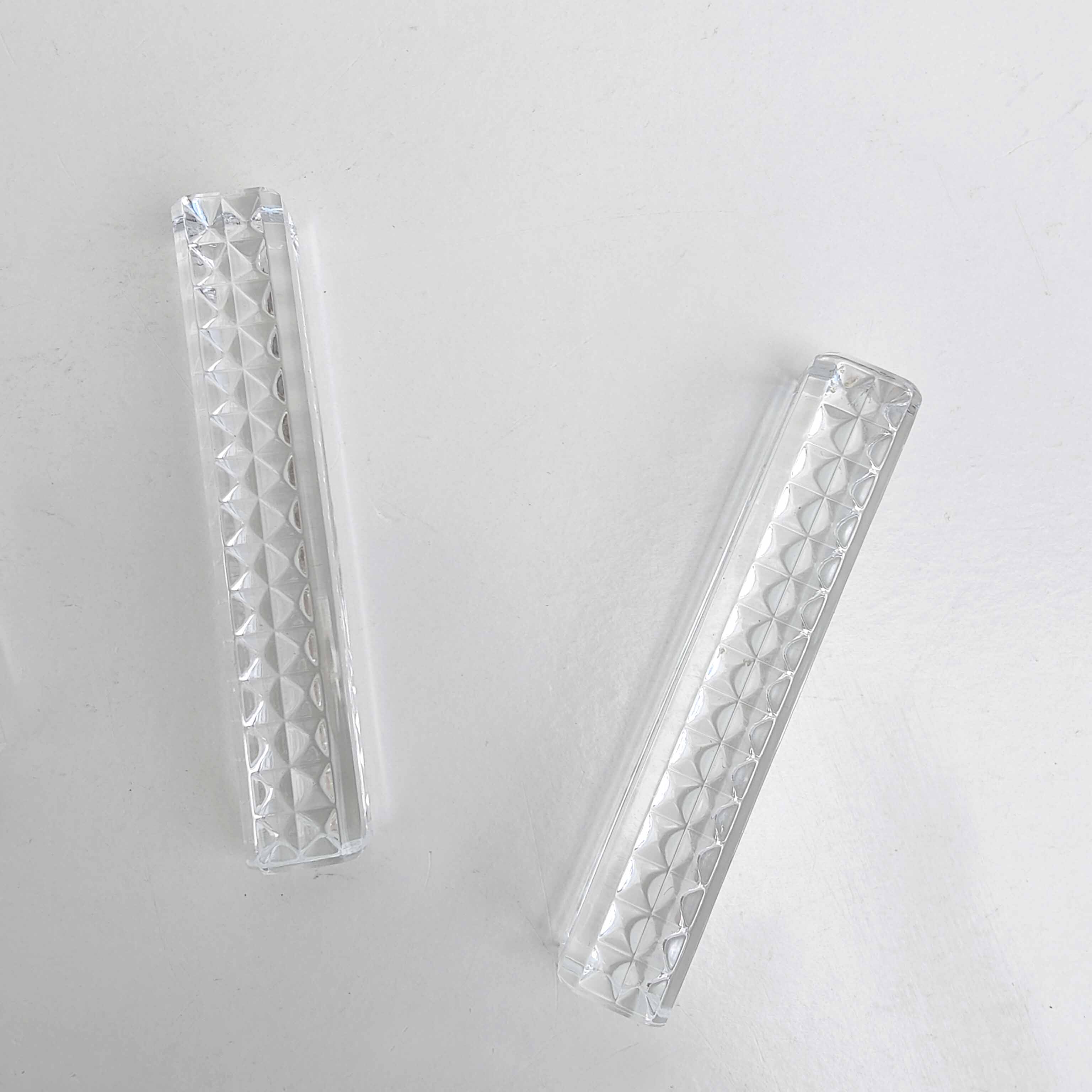 Suite of 6 knife holders in crystal relief gridded