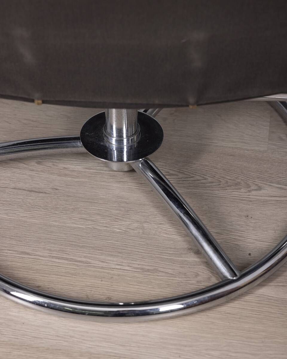 Fauteuil et repose-pieds en métal et cuir, Italie années 1970