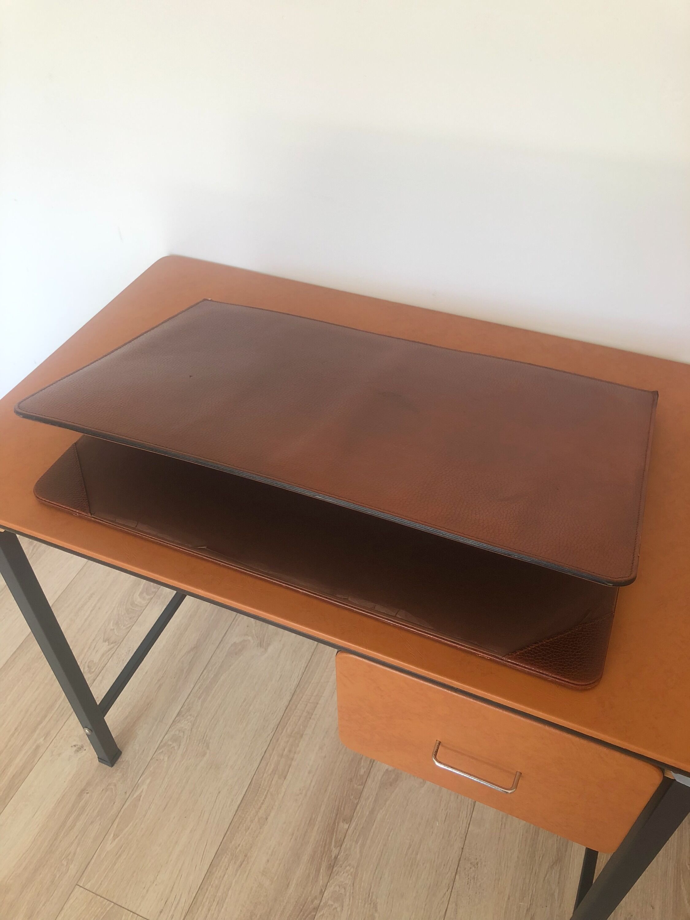 Double brown leather underhand signed Lancel