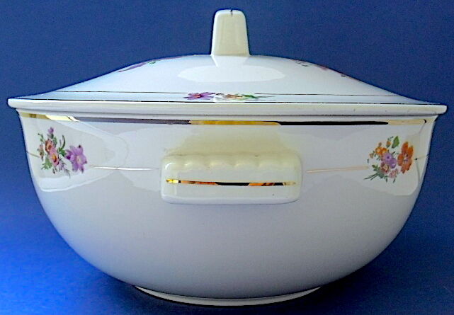 Soupière en semi-porcelaine d'Orchies à décor floral