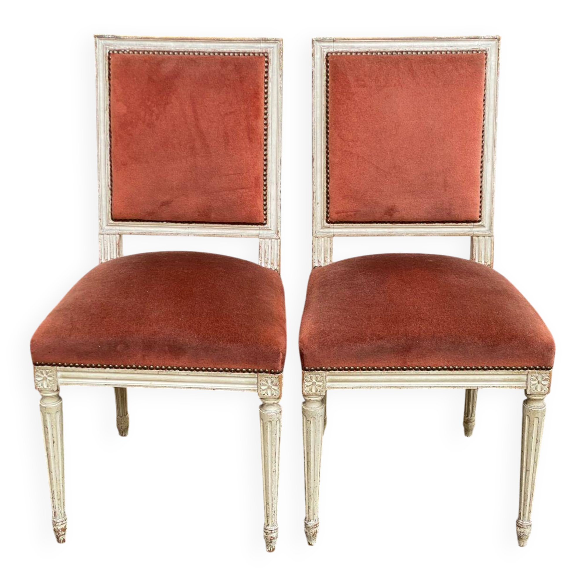 2 Louis XVI chairs in solid wood and orange velvet.