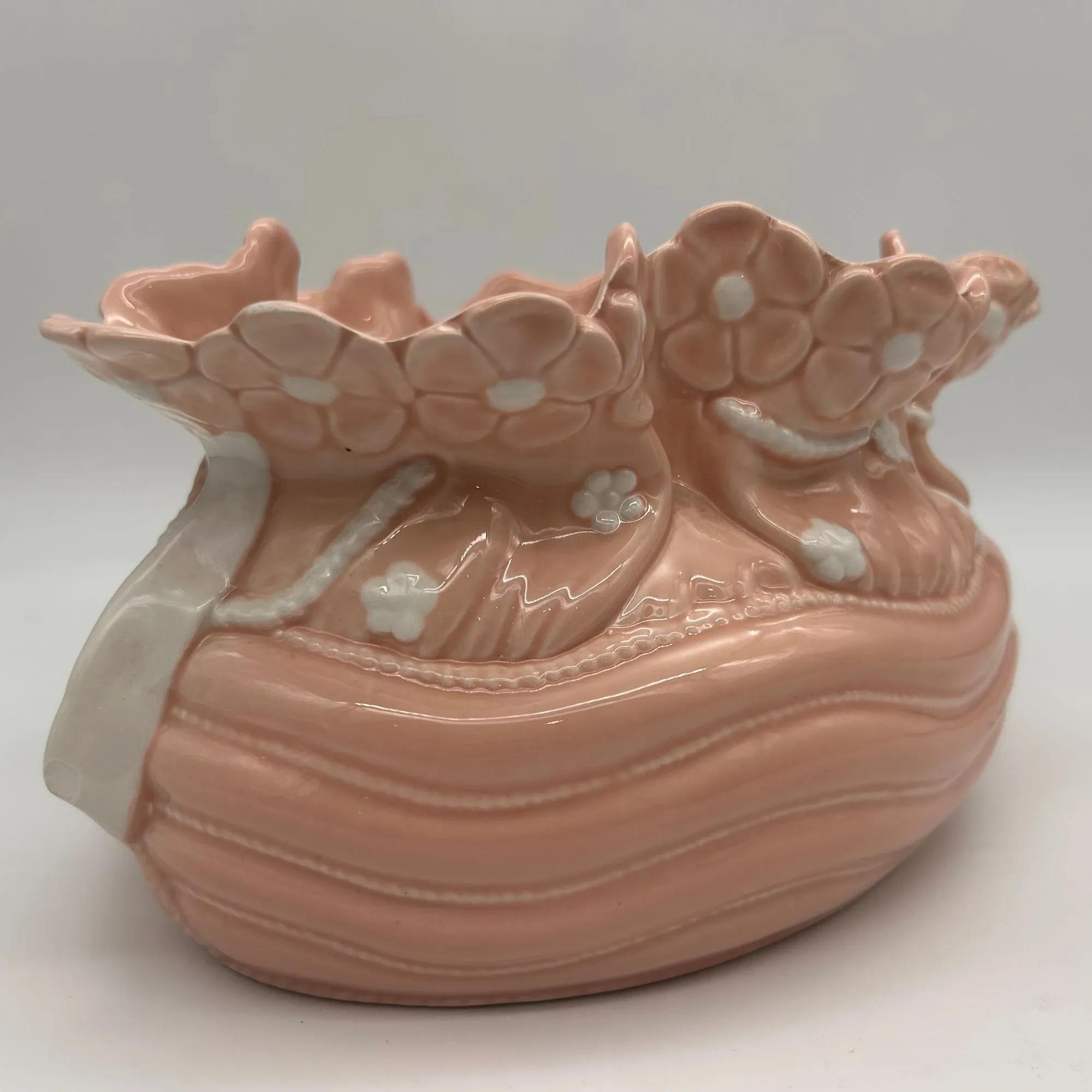 Vintage ceramic cache-pot in pink and white.