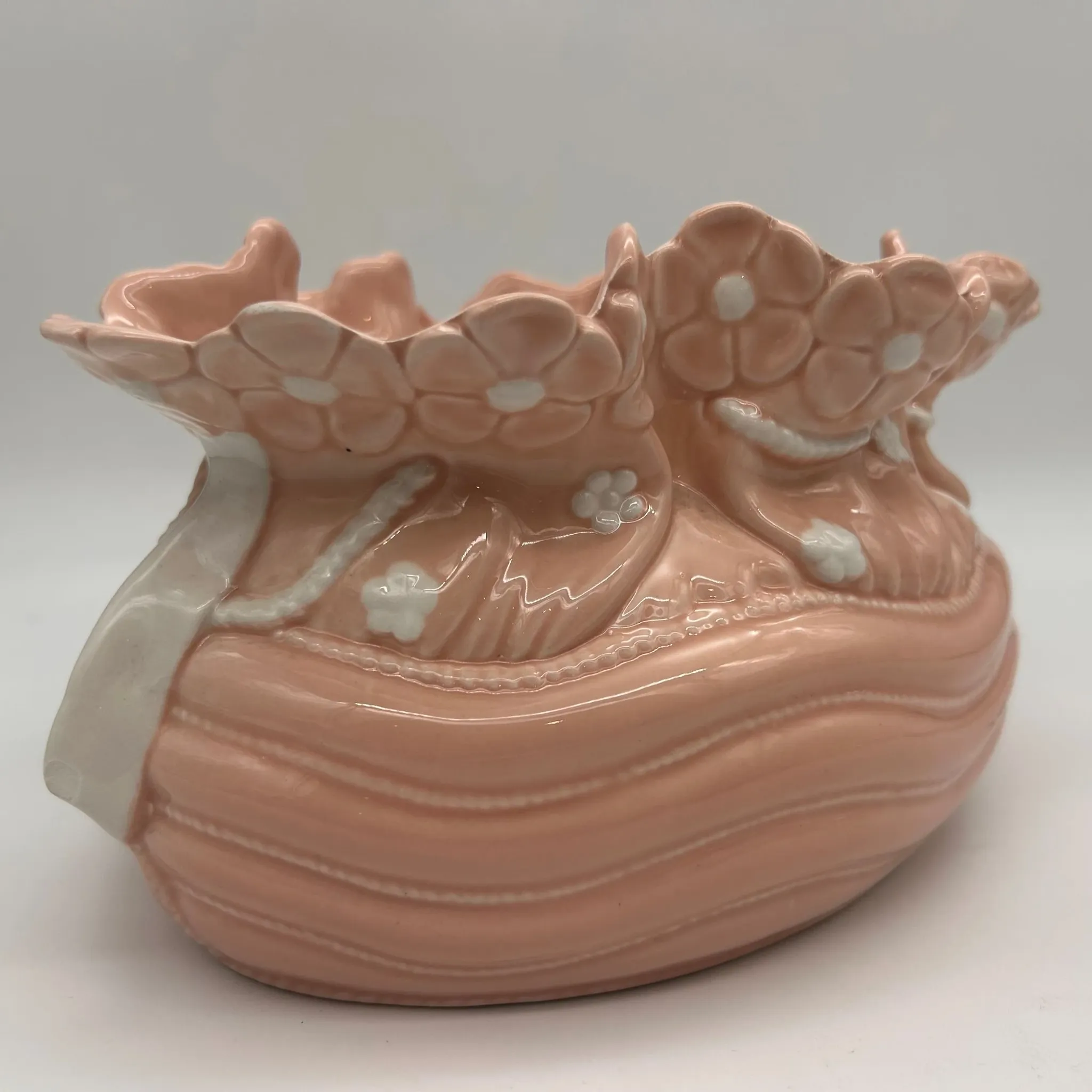 Vintage ceramic cache-pot in pink and white.