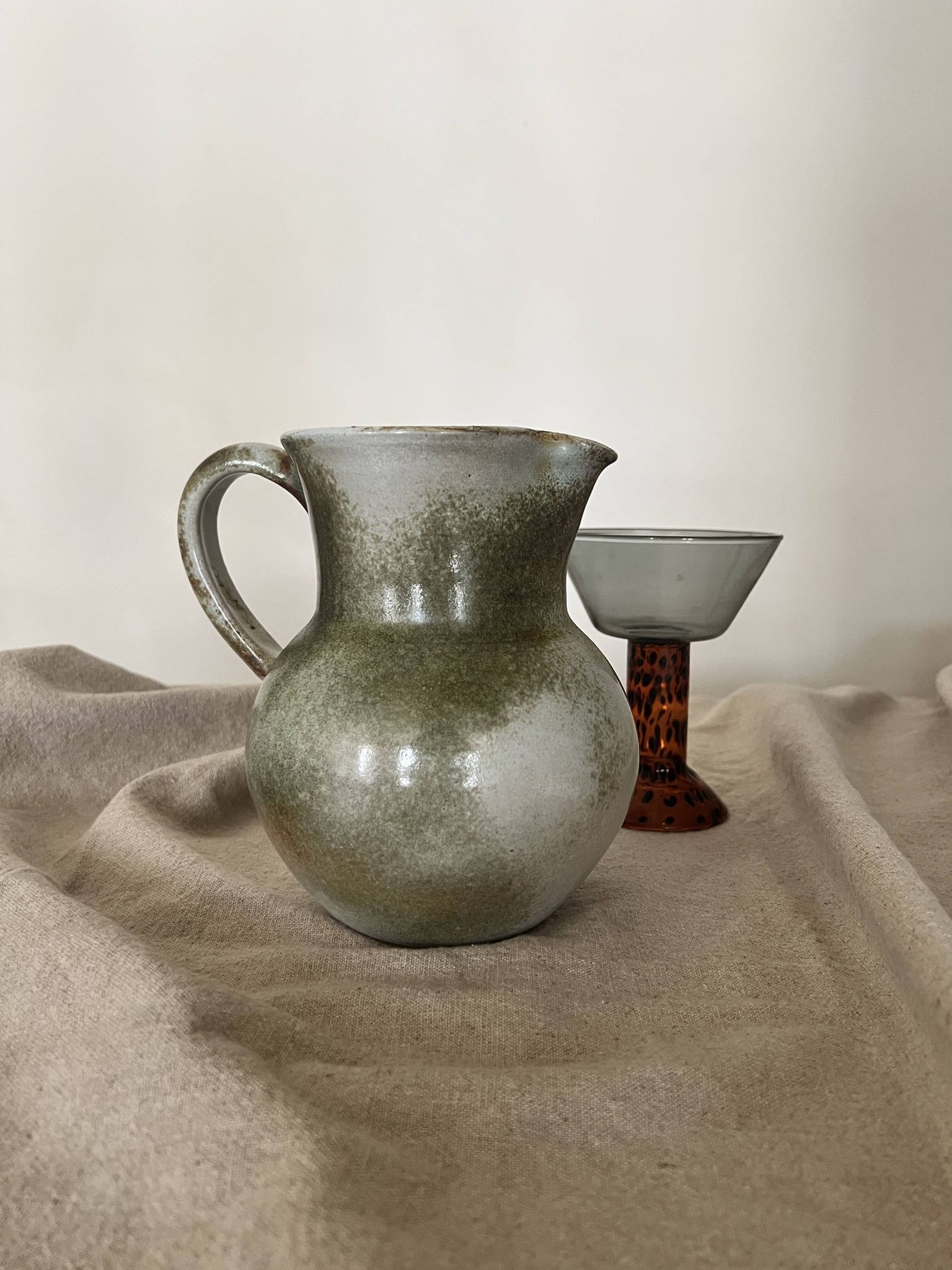 Carafe vintrage à eau / orangeade en céramique émaillée, 1950