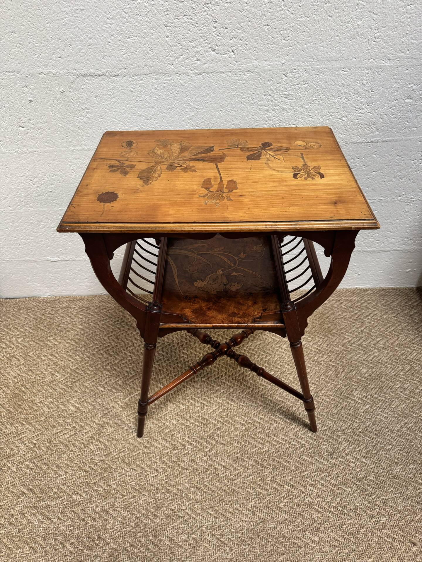 Table d’appoint / Lecture Style Esthétique Victorien, marqueterie 1880