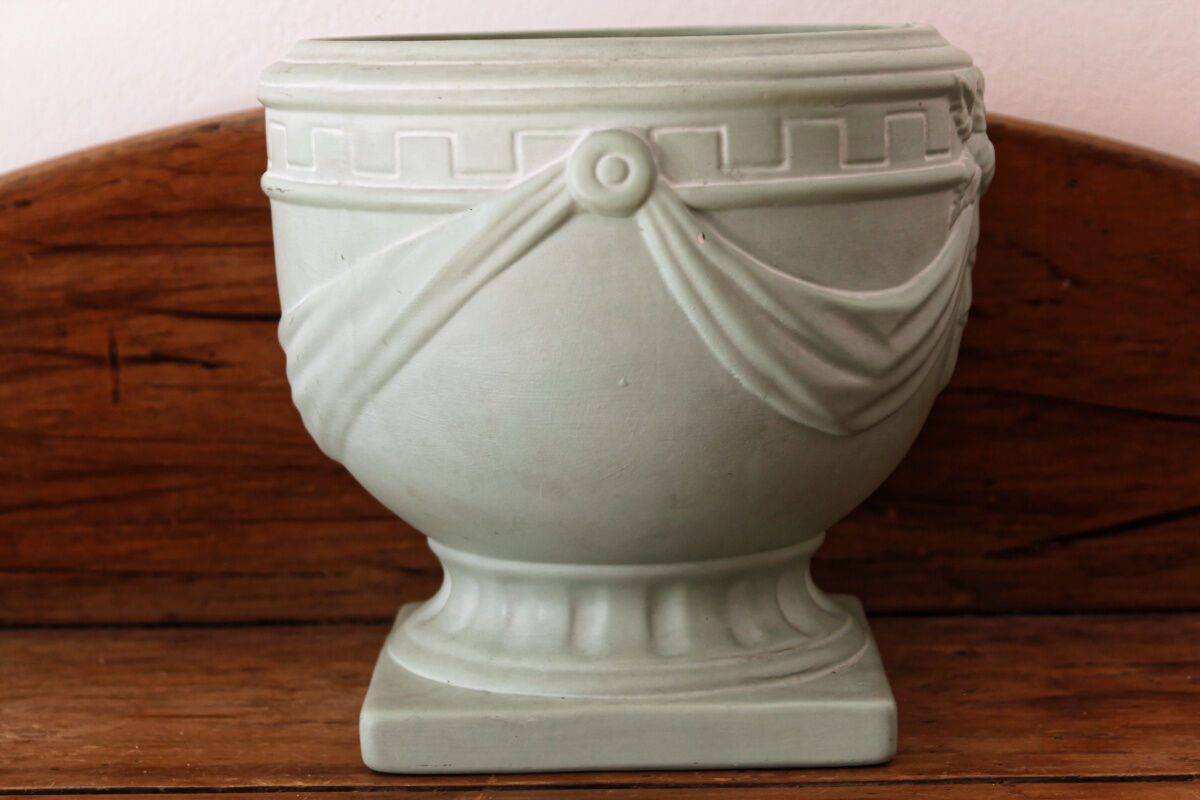 Art Deco ceramic pot cover